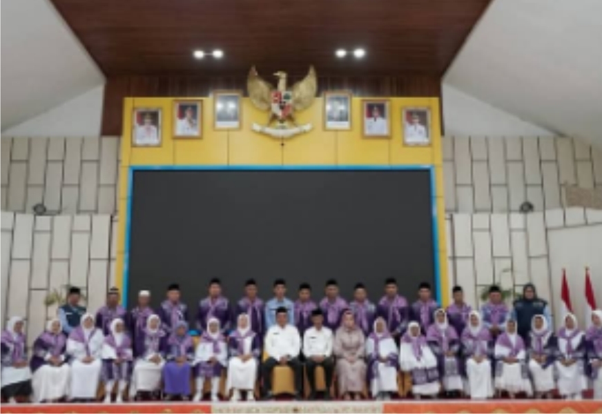 Wakil Bupati Yulian Efi Lepas Keberangkatan 35 Jemaah Calon Haji Solok Selatan