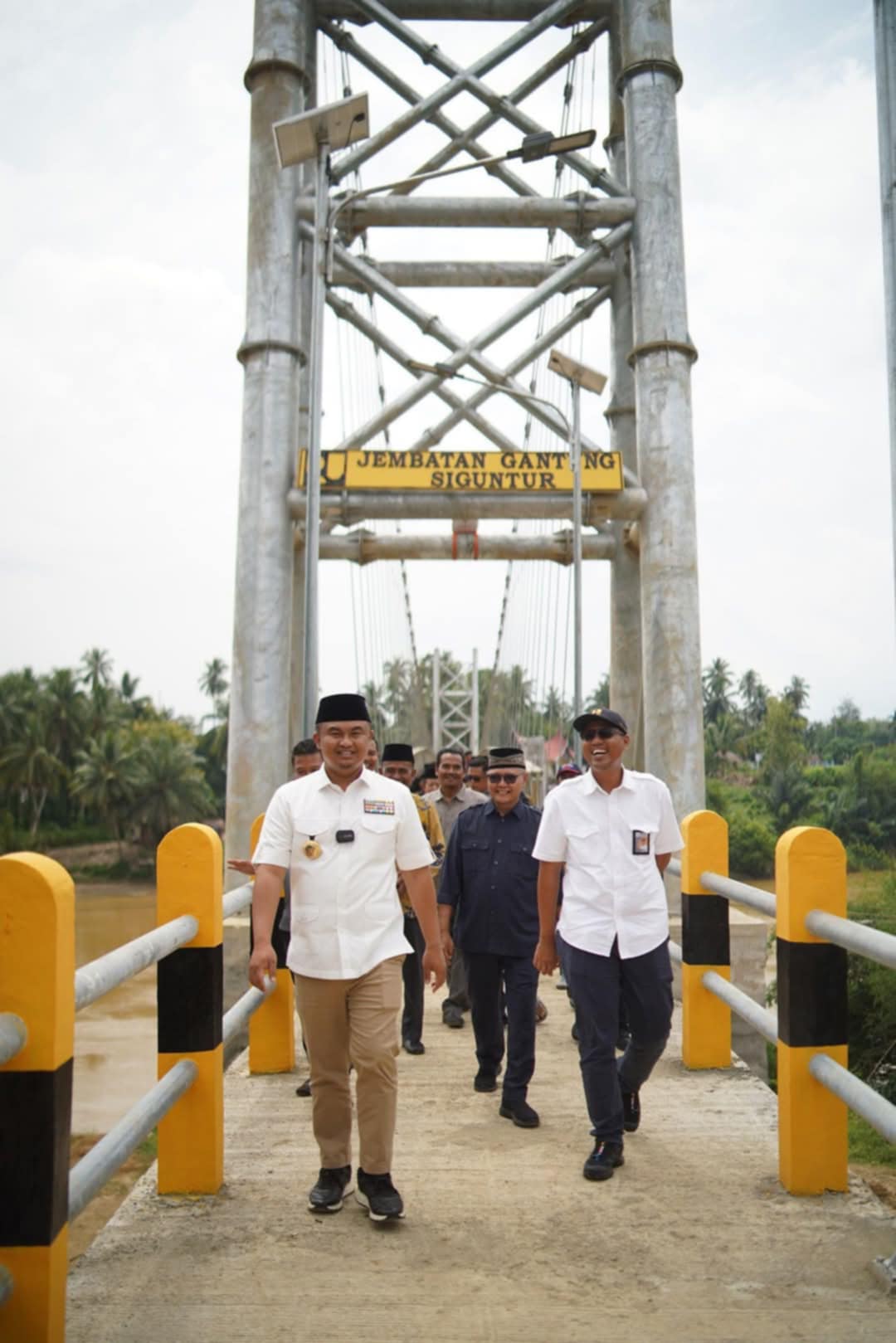 Kado Akhir Bupati Sutan Riska Jembatan Gantung Siguntur