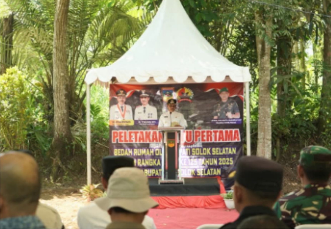 Pelatakan Batu Pertama Bedah Rumah Tidak Layak Huni Tandai TMMD di Solok Selatan