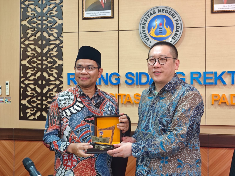 Rektor UNP Krismadinata Siapkan Kerja Sama dengan Kedutaan Besar Republik Tiongkok