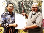 Seniman Nasional Urang Awak Yulhendri Apresiasi Pameran Patung 95 Tahun Arby Samah, Pelopor Pematung Abstrak Pertama Indonesia