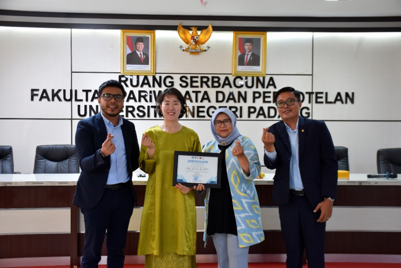 Universitas Negeri Padang FPP Departemen Pariwisata Sukses Selenggarakan International Lecture Series dengan Professor Dari Korea Selatan