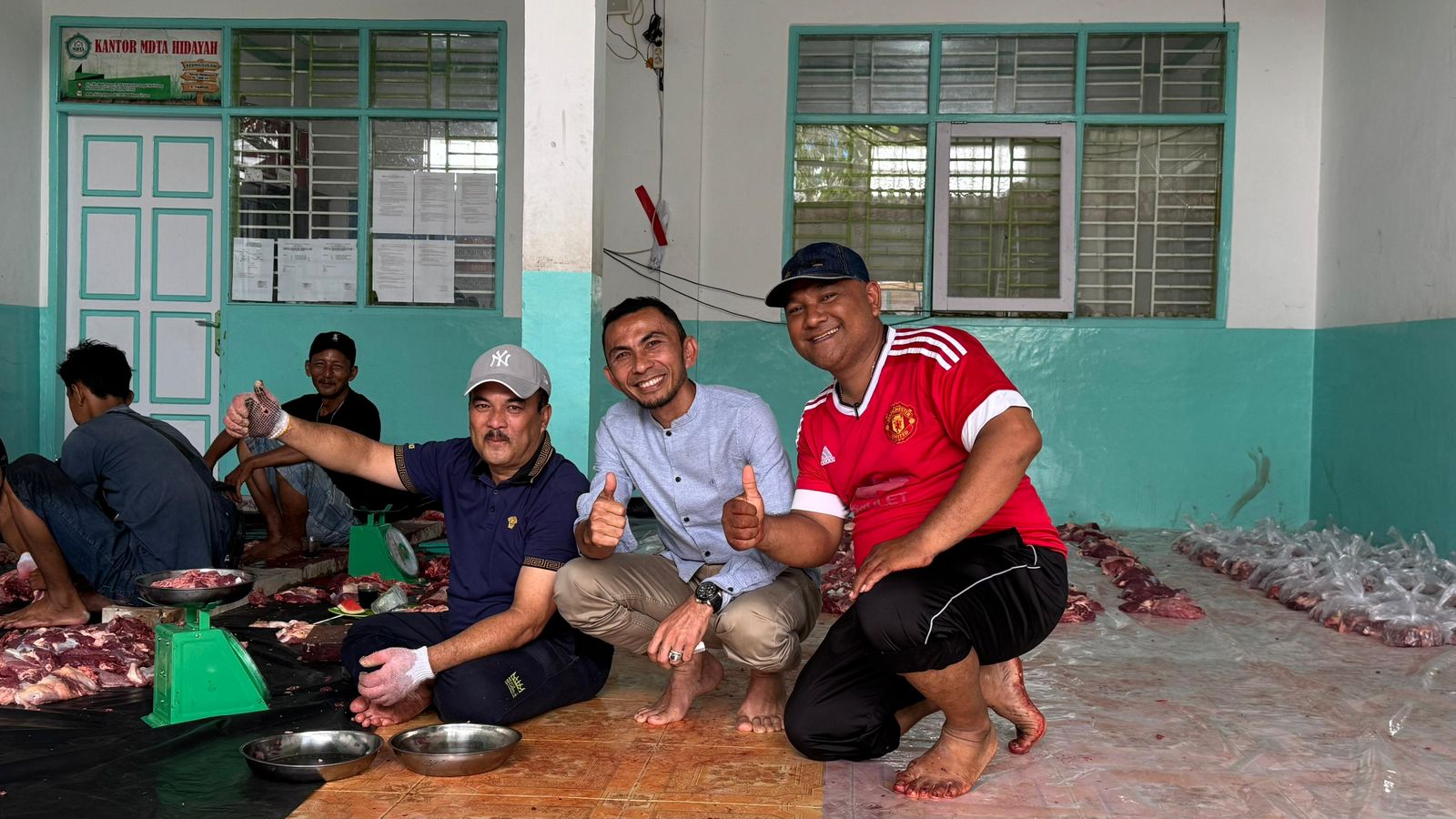 Wawako Padang Panjang Allex Saputra Tinjau Proses Pemotongan Hewan Kurban di Masjid Hidayah Gumala