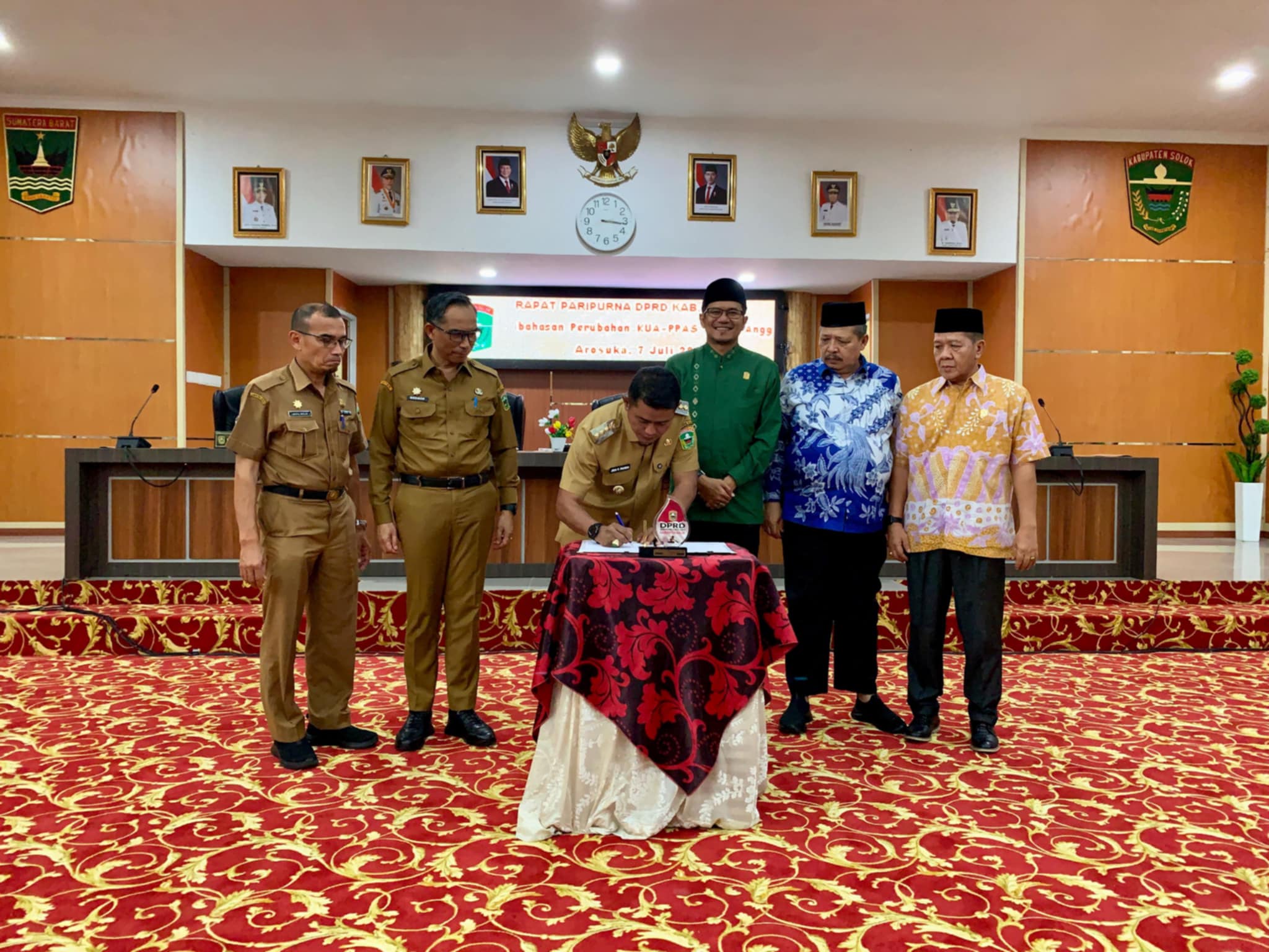 Bupati Jon Firman Pandu Sampaikan Komitmen Optimalisasi Anggaran dan Penyelamatan Danau Diatas dalam Rapat Paripurna DPRD Kabupaten Solok