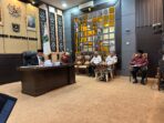 Gubernur Sumbar Mahyeldi Ansharullah Lulus Sidang Tesis S2 di Malaysia