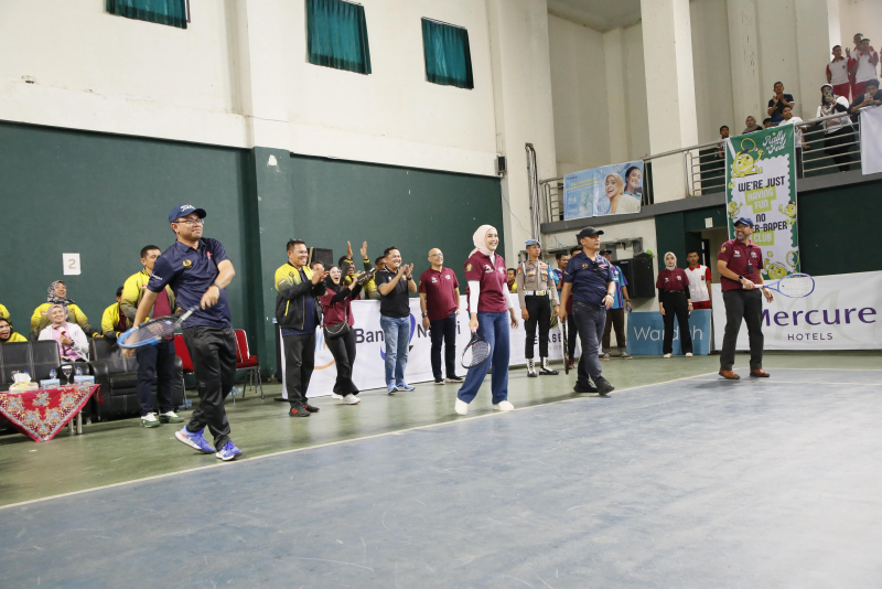 Tennis Lapangan Bank Nagari Rally Fest 2025 dalam Rangka HUT Bhayangkara ke-79 dibuka oleh Kapolda Sumatera Barat Bersama Rektor Universitas Negeri Padang