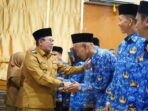 Bupati Tanah Datar Eka Putra Mengambil Sumpah 12 Orang PPPK