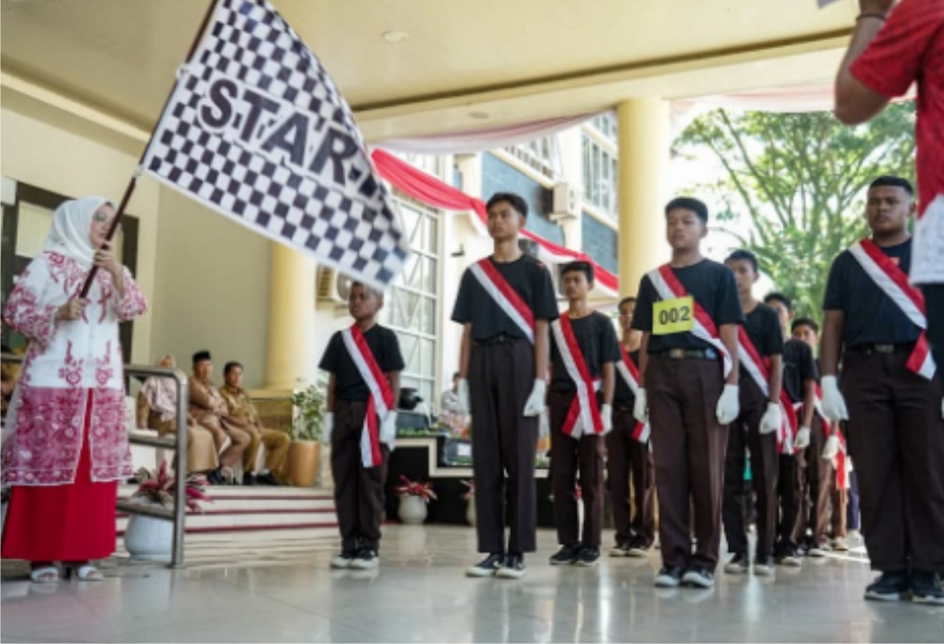 Pelajar Solok Selatan Gemuruhkan Semangat Perjuangan di Lomba Gerak Jalan