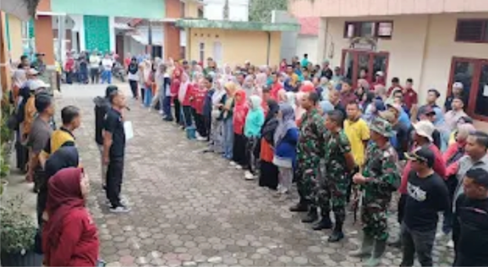 Pemerintah Kabupaten Solok Gotong Royong di Nagari Gantung Ciri