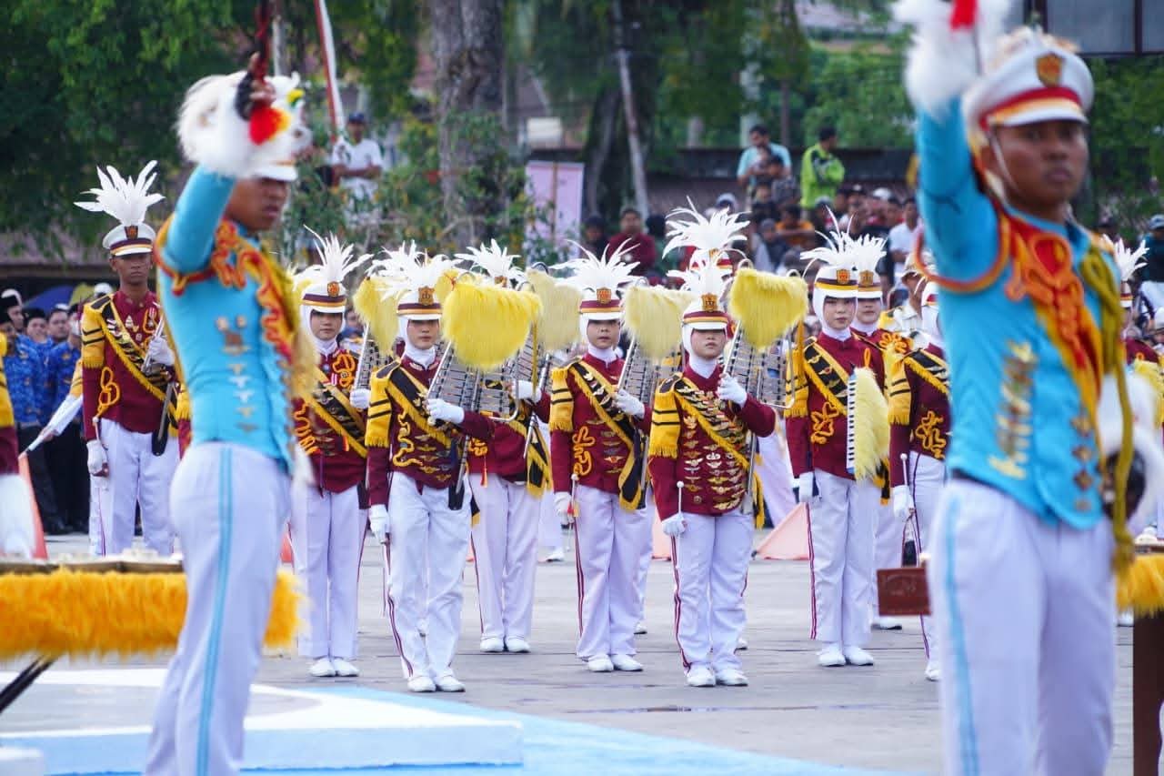 Upacara Penurunan Bendera Diwarnai Berbagai Pertunjukkan Dalam Rangka HUT RI ke 80 di Tanah Datar