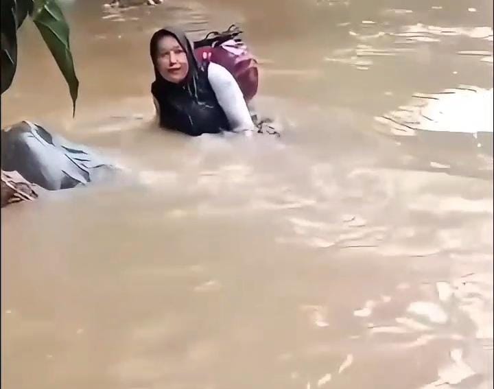 Viral! Dona Lubis, Bidan di Pasaman Seberangi Sungai Demi Menolong Warga, Wagub Vasko Ruseiny Salut dan Apresiasi