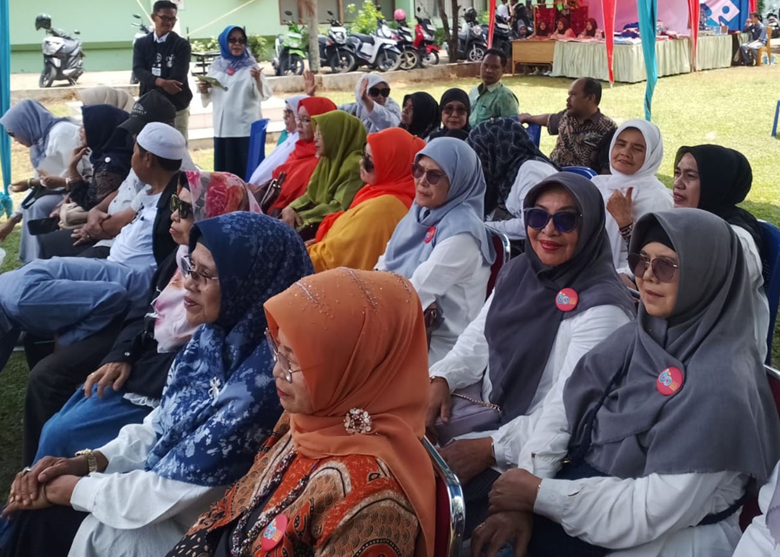 Alumni SSRI-SMSR-SMKN 4 Padang dengan Warga Sekolah Menjadi Kekuatan Pelaksanaan Hari Ulang Tahun ke 60