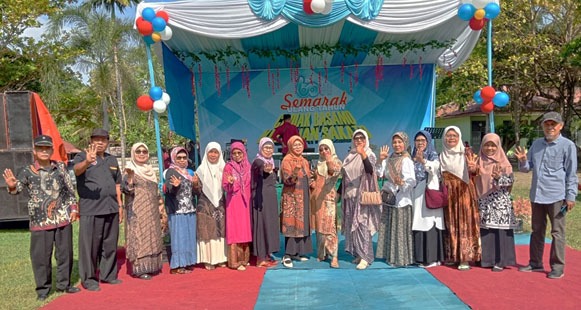 Diantara keluarga besar sekolah, guru, mantan guru dan alumni sebelum kegiatan puncak HUT ke 60 SSRI-SMSR-SMKN 4 Padang mulai 25-9-25 
