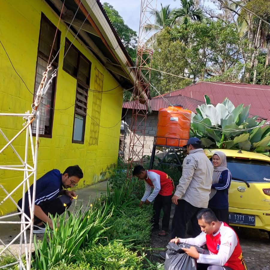 Dinas Kominfo Solok Selatan Berantas Sarang Nyamuk Penyebab DBD Lewat Jumat Bersih