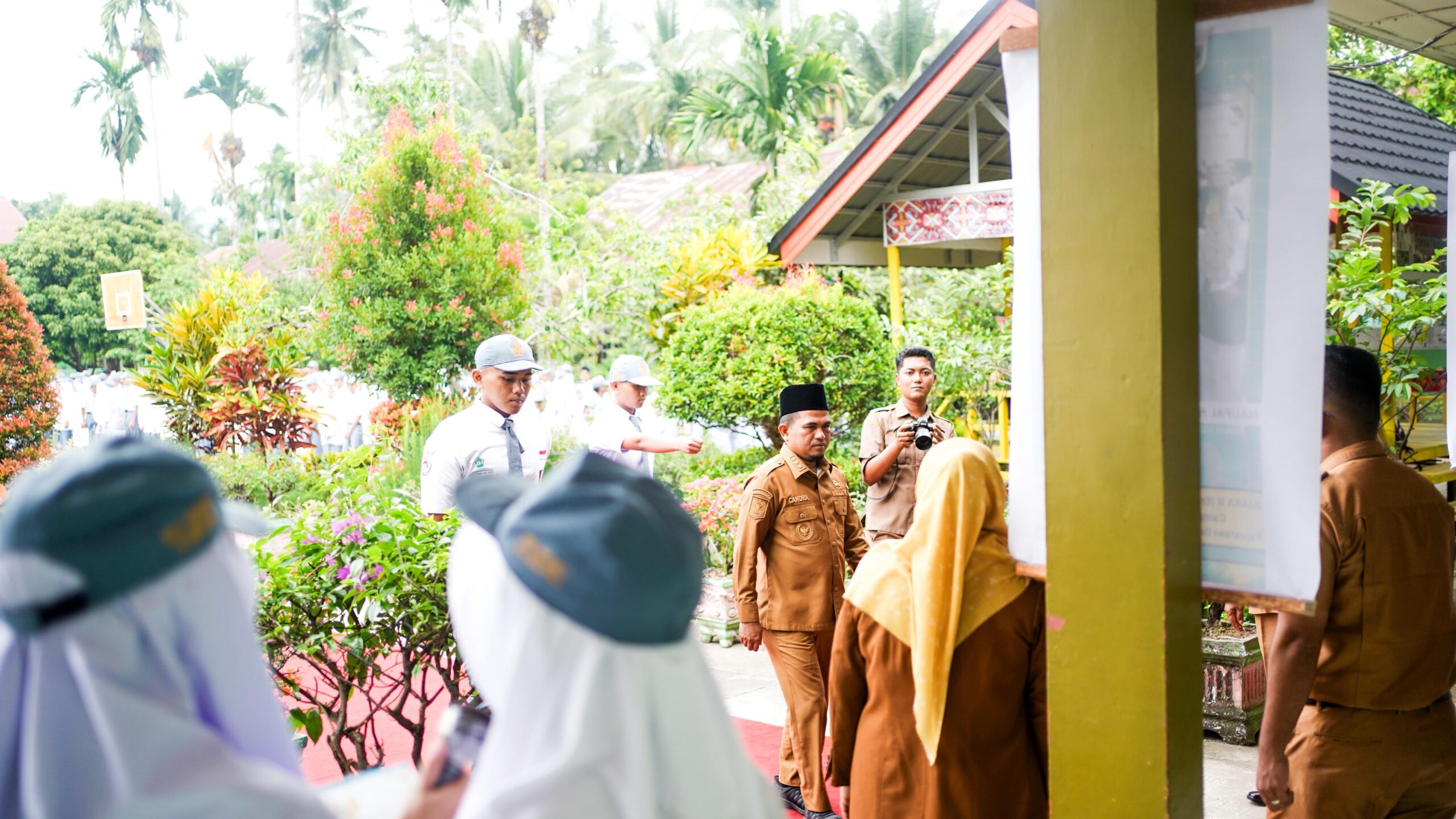 Jadi Pembina Upacara di SMAN 1 Kubung, Wakil Bupati Candra Tekankan Pentingnya Pendidikan dan Moral Generasi Muda