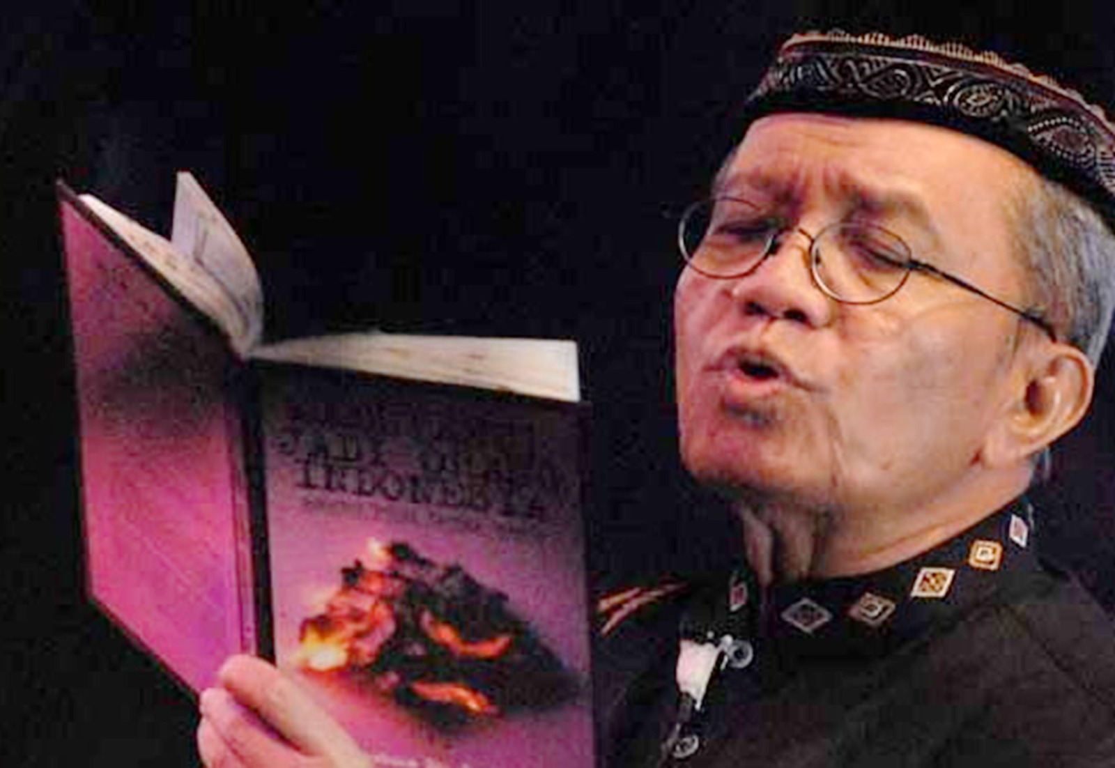 Sastrawan Taufik Ismail