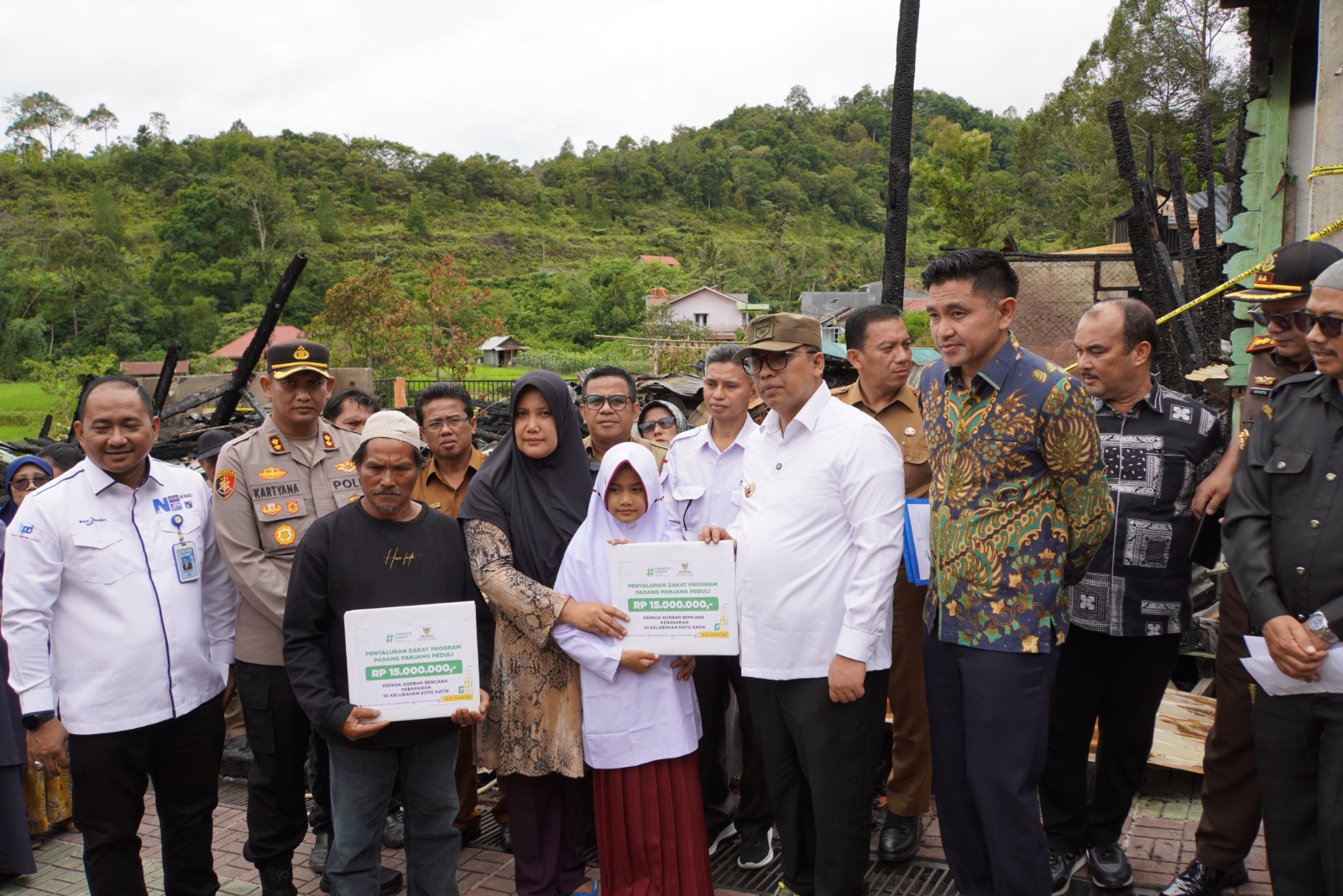 Wako Padang Panjang Hendri Arnis dan Forkopimda Salurkan Bantuan Rp90 Juta untuk Korban Kebakaran