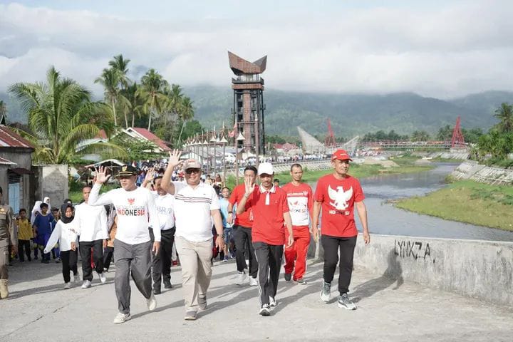 Jalan Santai HUT RI ke-80 di Sungai Pagu: Wabup Solok Selatan Yulian Efi Ajak Masyarakat Semarakkan Kemerdekaan