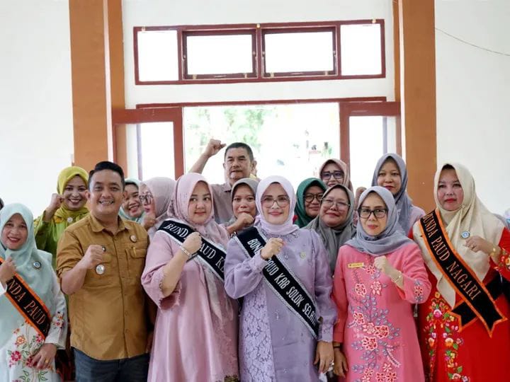 Ketua dan Wakil Bunda PAUD Solok Selatan Kukuhkan Pokja dan Bunda PAUD Kecamatan-Nagari: “Wujudkan Satu Nagari, Satu PAUD Berkualitas”