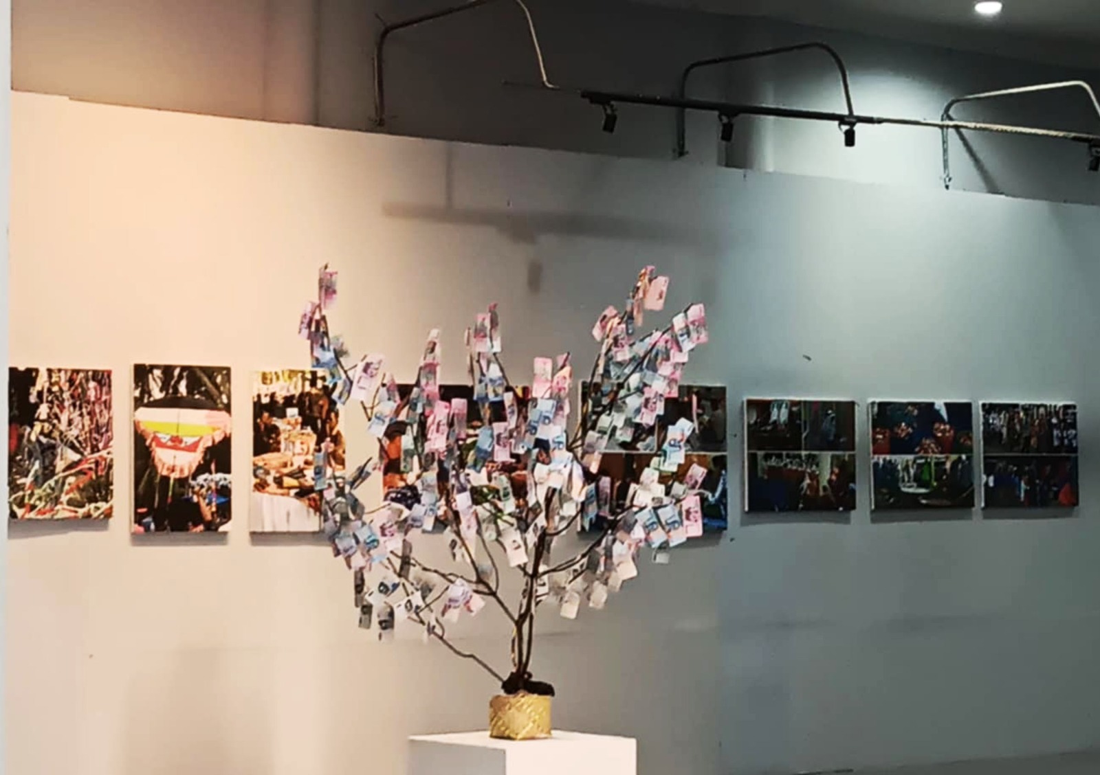 Sesudut ruang pameran Etmofotografi karya Edy Utama di Taman Budaya Sumatera Barat, Jalan Diponegoro 31 Padang