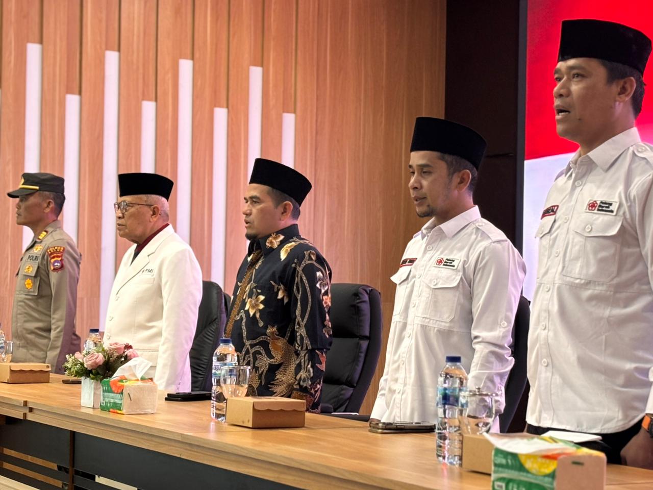 Ketua PMI Sumatera Barat Lantik dan Kukuhkan Dewan Kehormatan PMI Kabupaten Solok Masa Bakti 2025–2030
