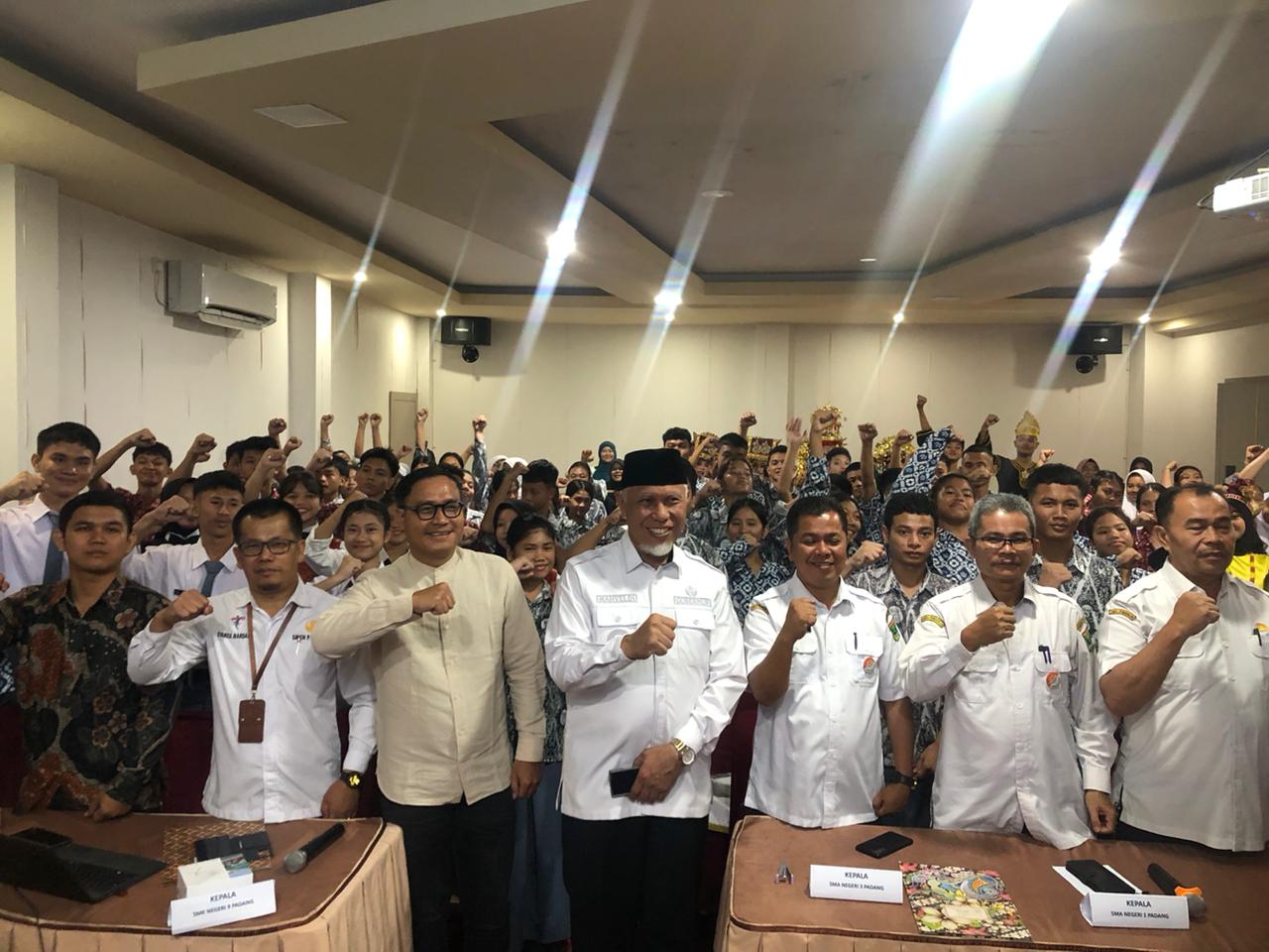 Gubernur Mahyeldi Ansharullah: Program ADEM, Langkah Nyata Pemerataan Pendidikan Daerah Bagi Anak di Daerah 3 T