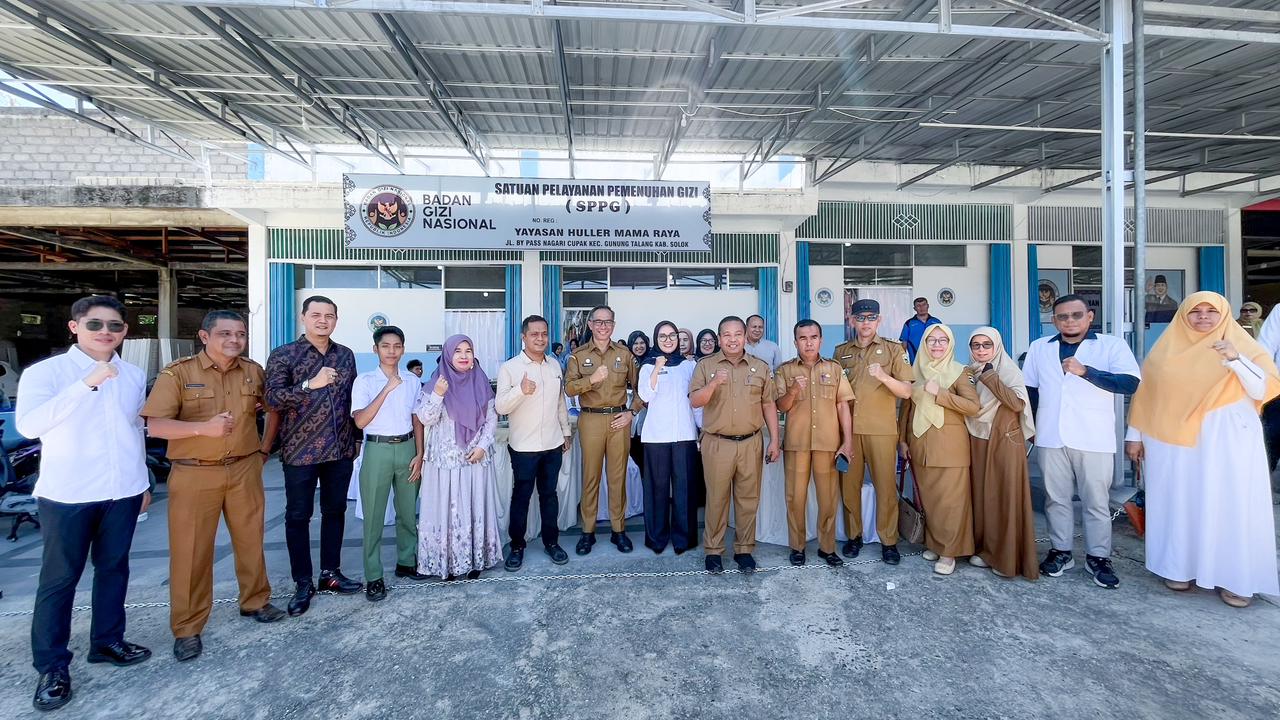 Pemerintah Kabupaten Solok Serahkan Makan Bergizi Gratis di SMP Negeri 2 Gunung Talang
