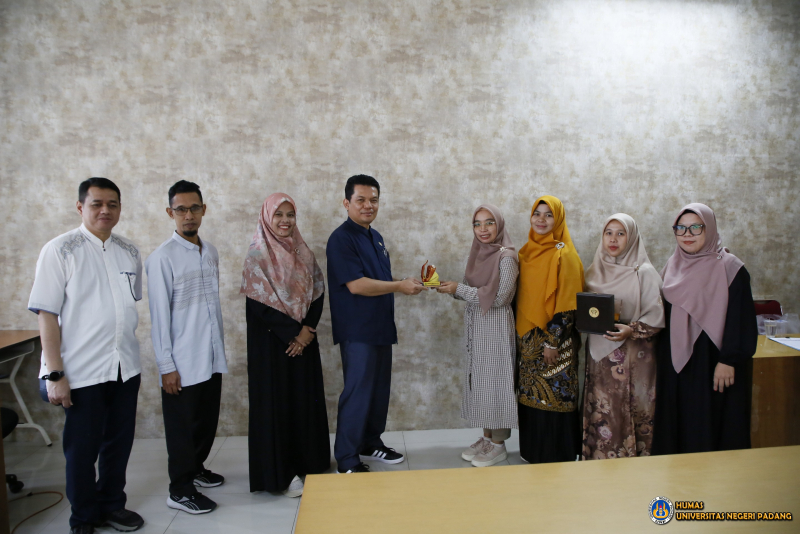 Universitas Negeri Padang Terima Kunjungan Benchmarking LPMPP UMRAH Bahas Strategi Penjaminan Mutu dan Akreditasi Internasional