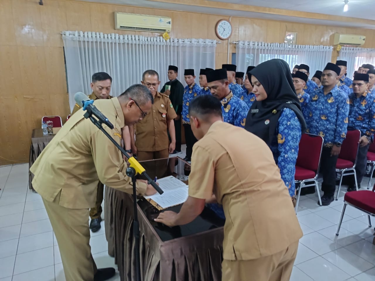 108 PPPK Paruh Waktu Dinsos Sumbar Terima SK, Sekda Arry Yuswandi Tekankan Integritas dan Kinerja