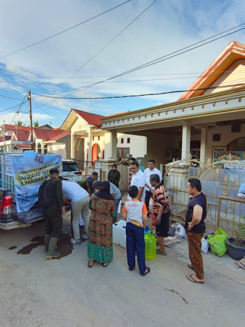 Gerak Cepat, Universitas Negeri Padang Mulai Salurkan Bantuan Donasi Bank Tabungan Negara