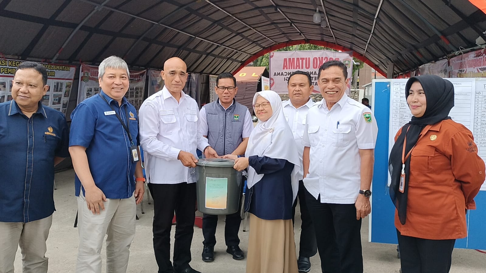 Kemenkeu Salurkan Bantuan Korban Bencana Kabupaten Solok, 35 Paket Sembako Diserahkan ke Posko Utama