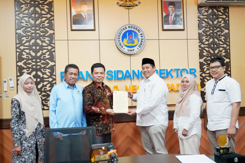 Silahturahmi Tindak Lanjut Persiapan Pelatihan Bahasa dan Kelas Migran di Universitas Negeri Padang