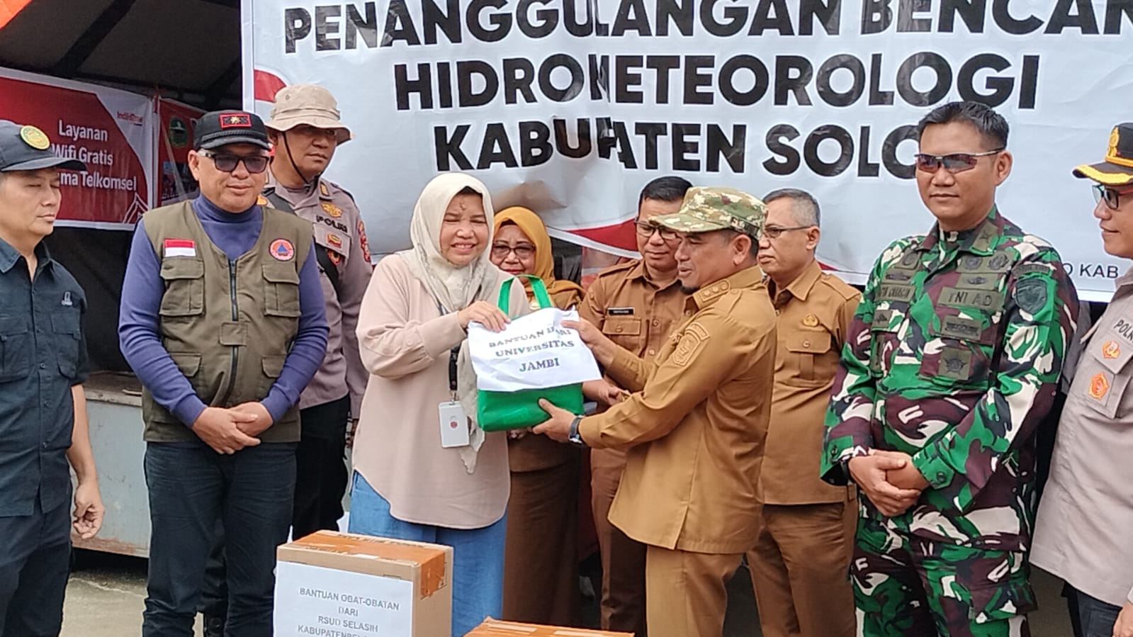 Universitas Jambi Salurkan Bantuan ke Kabupaten Solok dan Layanan Kesehatan serta Trauma Healing