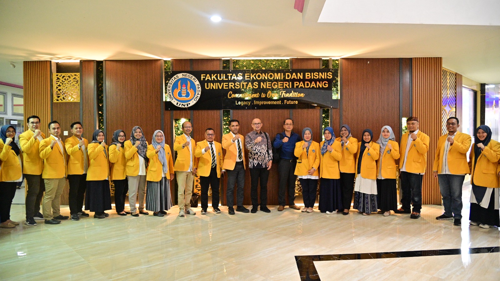 Universitas Negeri Padang Fakultas Ekonomi dan Bisnis Sambut Asesmen Lapangan Akreditasi Prodi S1 Manajemen dan Prodi S1 Bisnis Digital