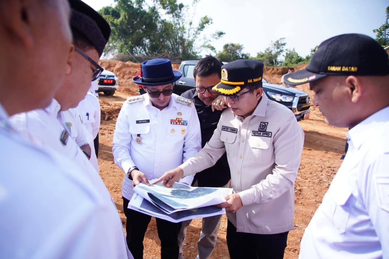 Staf Khusus BUMN Bersama Bupati Tanah Datar Eka Putra Kunjungi Pembangunan Sekolah Rakyat
