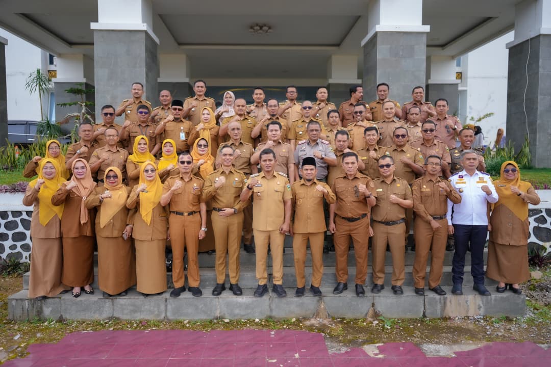 Apel Perdana Awal Tahun 2026, Bupati Solok Jon Firman Pandu Tekankan Kedisiplinan dan Peningkatan Pelayanan Publik