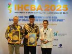 Gubernur Sumbar Mahyeldi Ansharullah Terima IHCBA 2025 Berhasil Mendorong Human Capital BUMD Berdaya Saing
