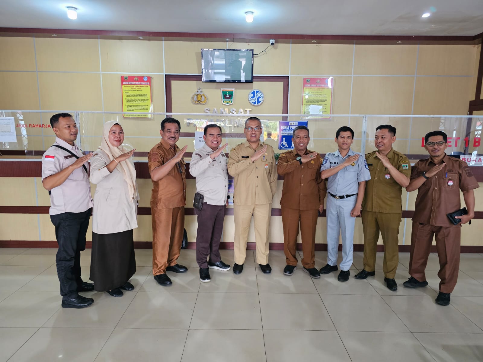 Sekdaprov Sumbar Arry Yuswandi Tinjau Pelayanan Samsat Payakumbuh