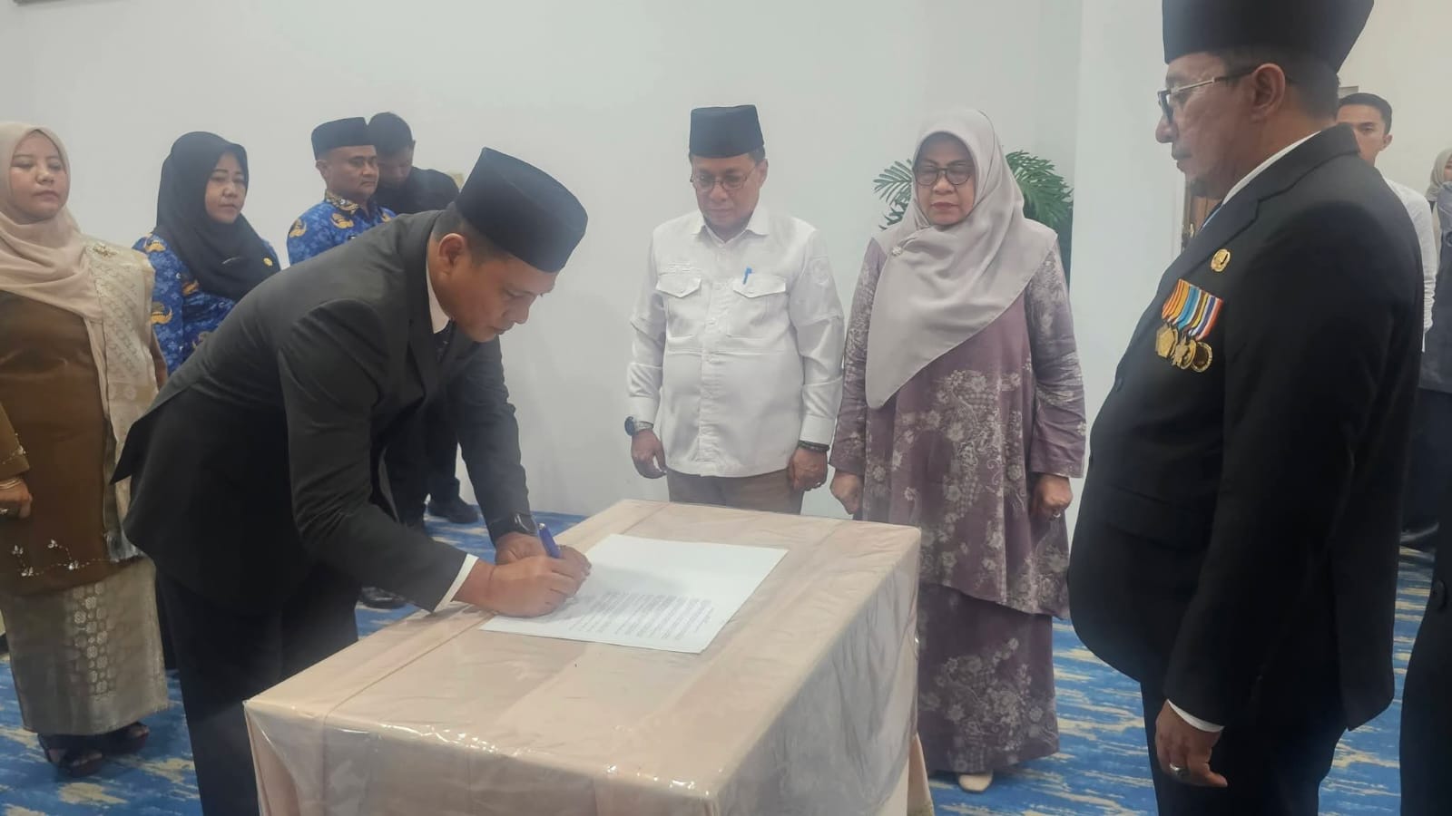 Bupati Tanah Datar Eka Putra Lantik Enam Pejabat Manajerial