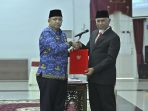 Gubernur Mahyeldi Ansharullah Lantik Andree Harmadi Algamar Sebagai Kepala Biro Umum Setdaprov Sumbar Gubernur Mahyeldi Ansharullah Lantik Andree Harmadi Algamar Sebagai Kepala Biro Umum Setdaprov Sumbar