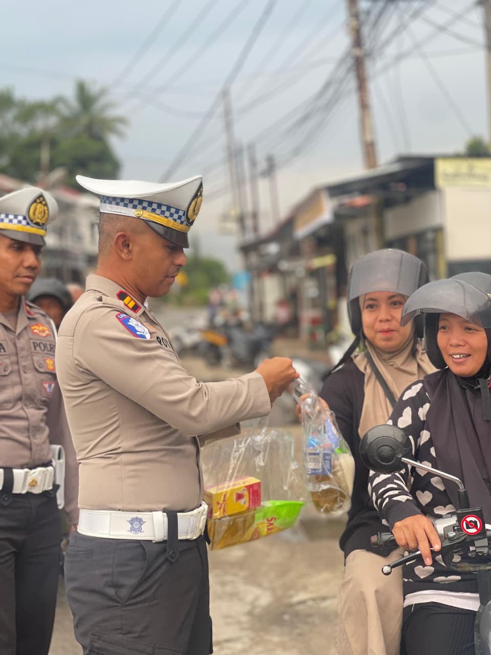 Ramadhan Berkah, Sat Lantas Polres Sawahlunto Apresiasi Pengendara Disiplin