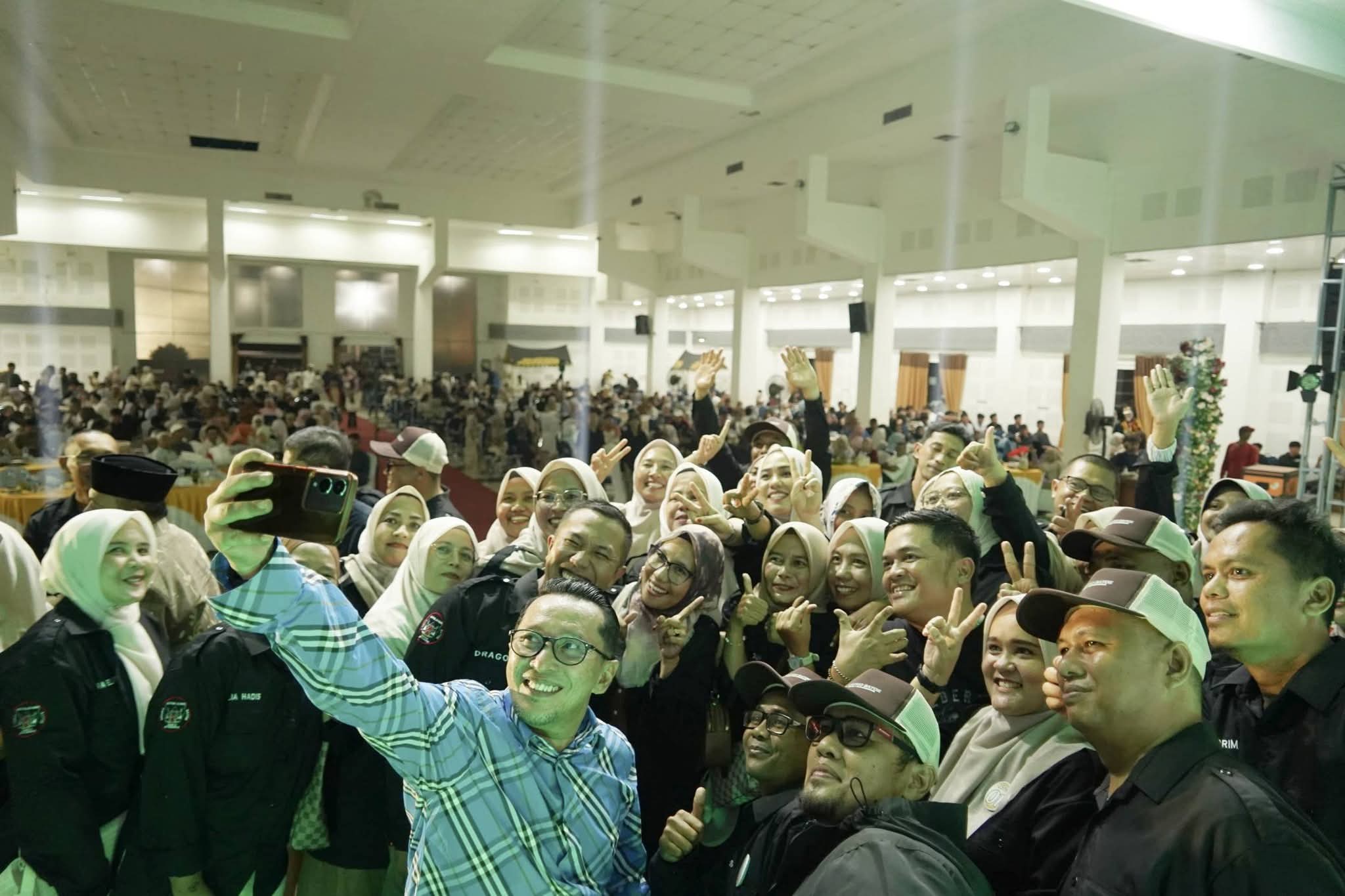 Bupati Eka Putra Hadiri Reuni Lintas Angkatan SMA N 1 Batusangkar