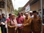 Bupati Eka Putra Salurkan Bantuan Raja Pagaruyung kepada Masyarakat Korban banjir Tanah Datar