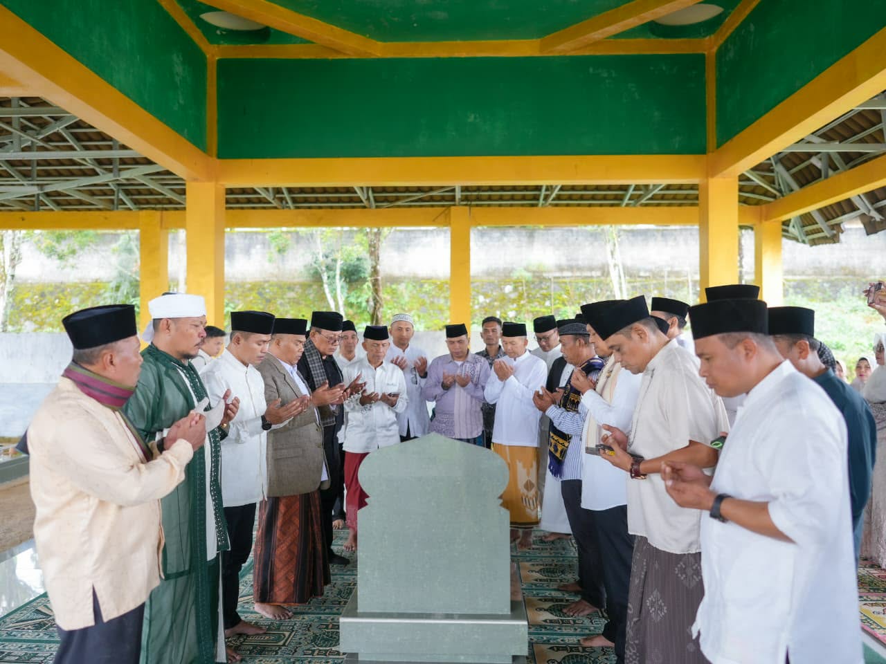 Bupati Solok Jon Firman Pandu Sholat Idul Fitri 1447 H di Nagari Koto Laweh Tekankan Persatuan di Tengah Perbedaan