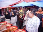 Bupati Tanah Datar Eka Putra Meninjau Pasar Pabukoan