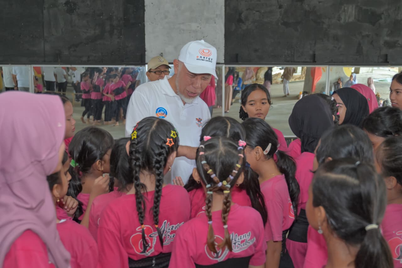 Gubernur Mahyeldi Ansharullah Dukung Kebijakan Pembatasan Akses Media Sosial Bagi Anak Tekankan Peran Keluarga dan Literasi Digital