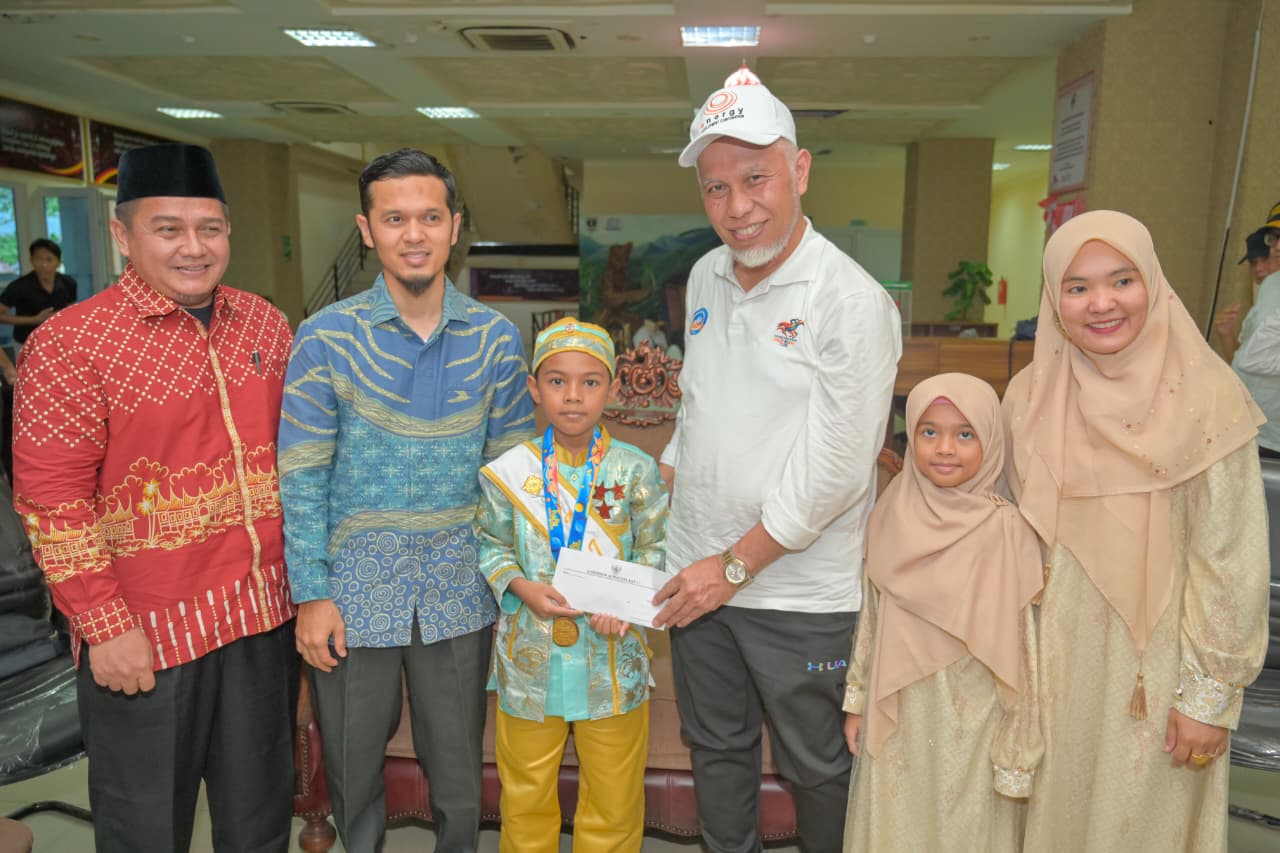 Gubernur Sumbar Mahyeldi Ansharullah Apresiasi Abdurrahman Ad Dakhil Lubis Peraih Juara 1 Hafiz Indonesia 2026