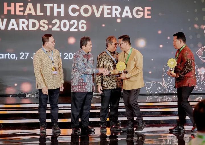Komitmen Nyata Layani Kesehatan Warga, Bupati Khairunas Sabet UHC Award 2026