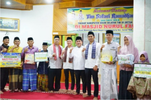 Safari Ramadhan di Masjid Nurul Falah Sangir, Ketua DPRD Salurkan Bantuan Hibah Masjid