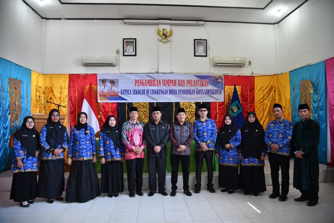 Sekda Sawahlunto Rovanly Abdams Lantik Delapan Kepala SD Negeri, Tekankan Inovasi dan Kepemimpinan Sekolah